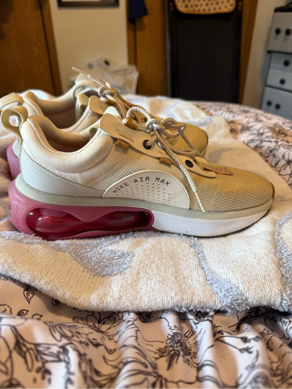 Nike Air Max Cream Sneakers with Pink Air Unit